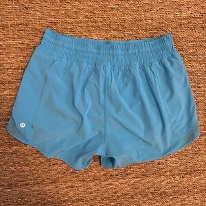 Lululemon hotty hot short size 8 kayak blue 4”